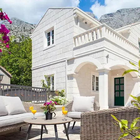 Roko Villa